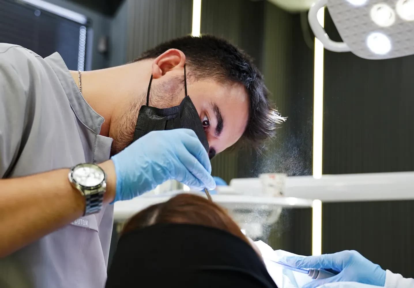 Implanturi dentare