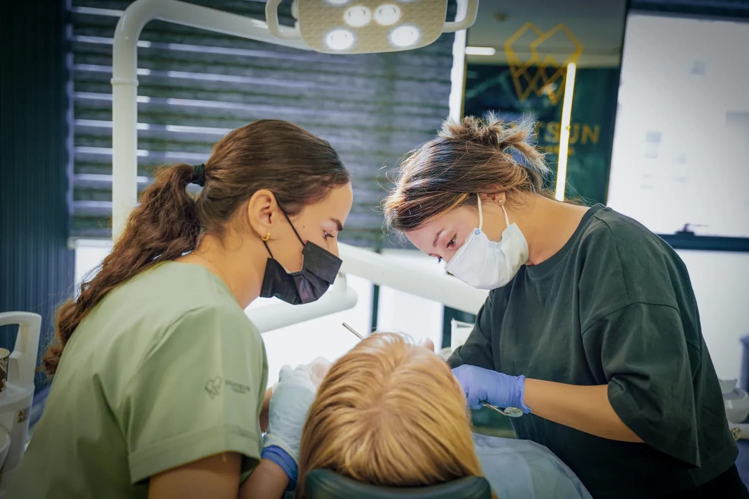 Estetică dentară și implantologie