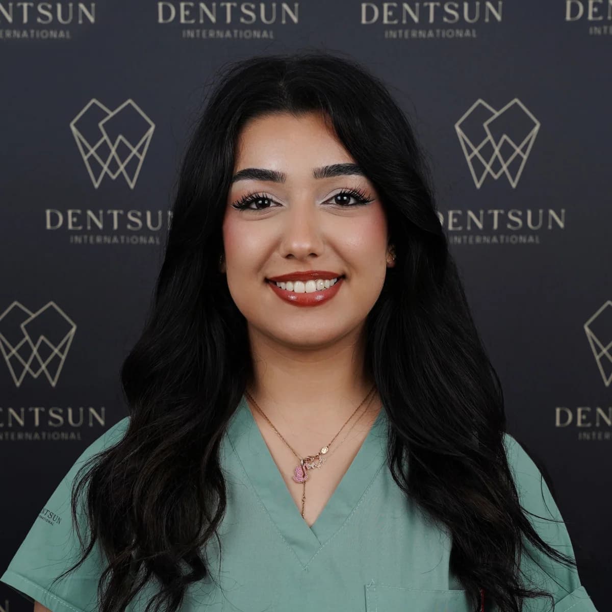 Ceren — Asistent stomatolog